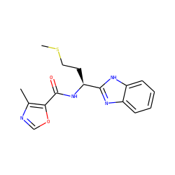 CSCC[C@H](NC(=O)c1ocnc1C)c1nc2ccccc2[nH]1 ZINC000071341974