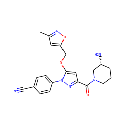 Cc1cc(COc2cc(C(=O)N3CCC[C@@H](N)C3)nn2-c2ccc(C#N)cc2)on1 ZINC001772583751