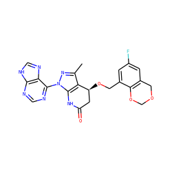 Cc1nn(-c2ncnc3[nH]cnc23)c2c1[C@@H](OCc1cc(F)cc3c1OCOC3)CC(=O)N2 ZINC001772602828
